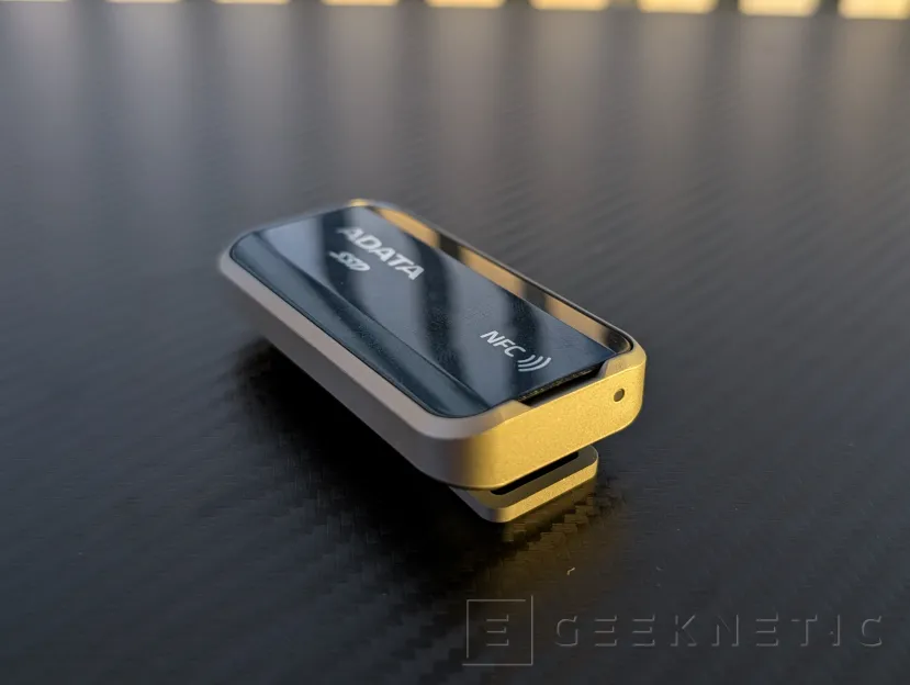 Geeknetic ADATA URBAN TAPSAFE Review: der SSD mit 2.000 MB/s mit NFC, der sich durch das Nähern des Handys entsperrt 3
