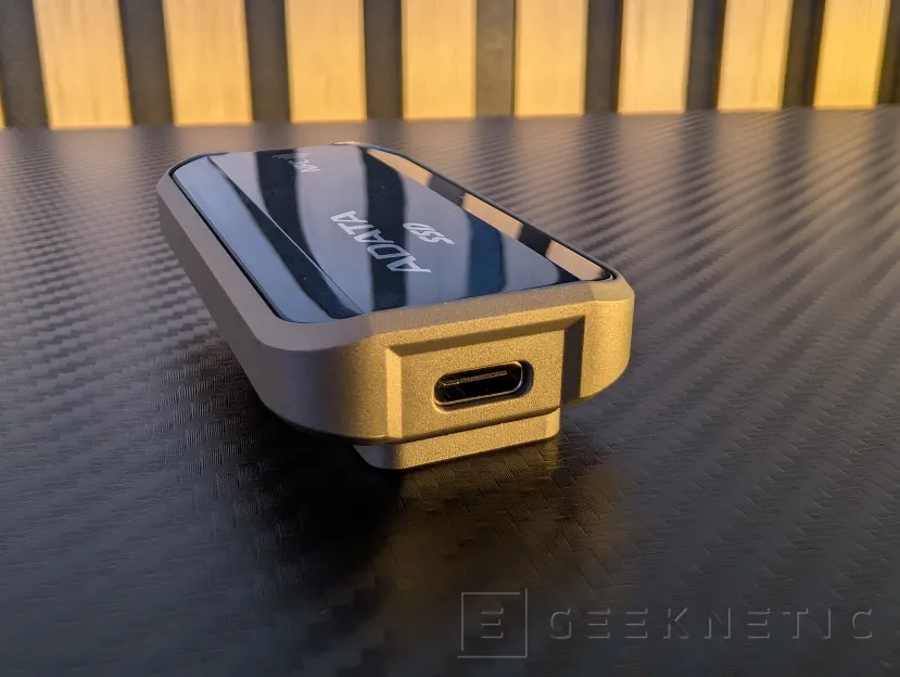 Geeknetic ADATA URBAN TAPSAFE Review: der SSD mit 2.000 MB/s mit NFC, der sich durch das Nähern des Handys entsperrt 4