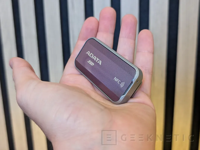 Geeknetic ADATA URBAN TAPSAFE Review: der SSD mit 2.000 MB/s mit NFC, der sich durch das Nähern des Handys entsperrt 7
