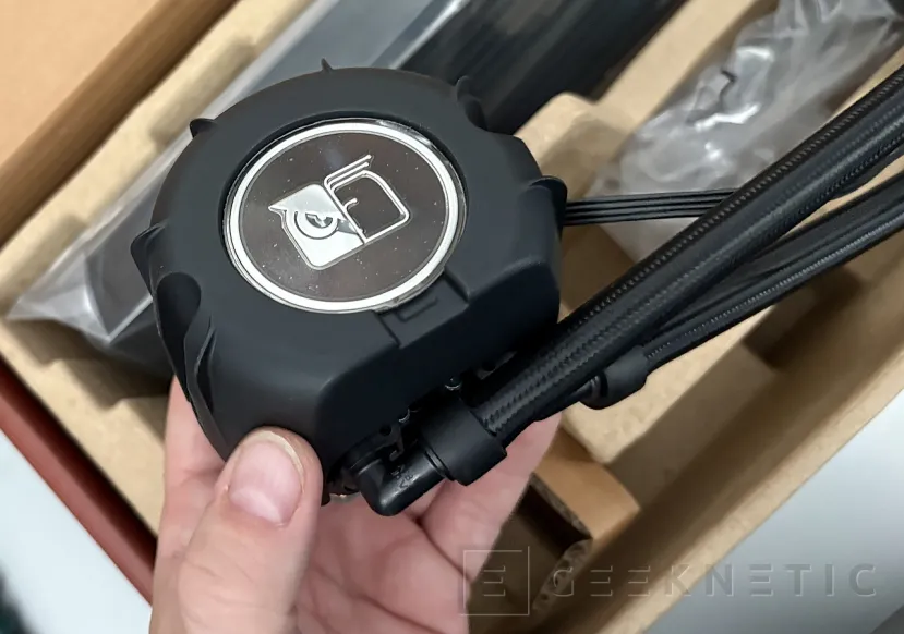 Geeknetic Noctua NL-LC1-36 AIO 360mm Review: Noctua se hace con la corona en AIO gracias a sus ventiladores y a una bomba de impulsión muy cuidada 4