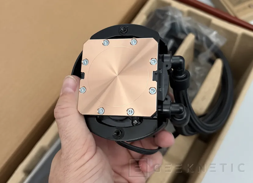Geeknetic Noctua NL-LC1-36 AIO 360mm Review: Noctua se hace con la corona en AIO gracias a sus ventiladores y a una bomba de impulsión muy cuidada 6