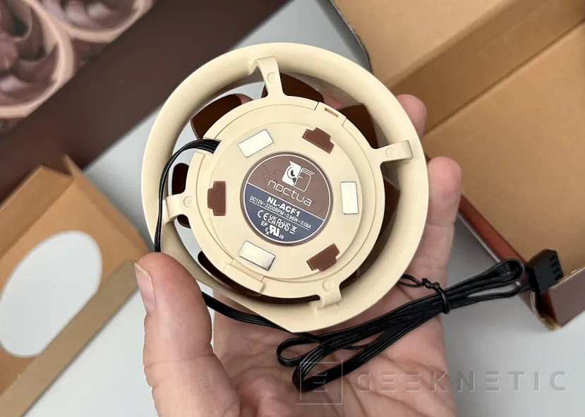 Geeknetic Noctua NL-LC1-36 AIO 360mm Review: Noctua se hace con la corona en AIO gracias a sus ventiladores y a una bomba de impulsión muy cuidada 9