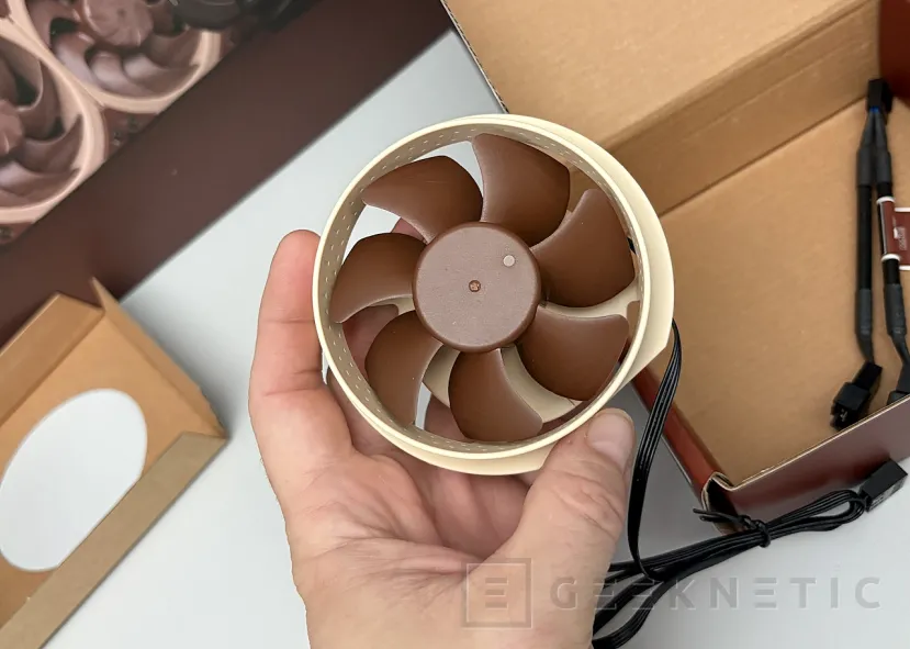 Geeknetic Noctua NL-LC1-36 AIO 360mm Review: Noctua se hace con la corona en AIO gracias a sus ventiladores y a una bomba de impulsión muy cuidada 8