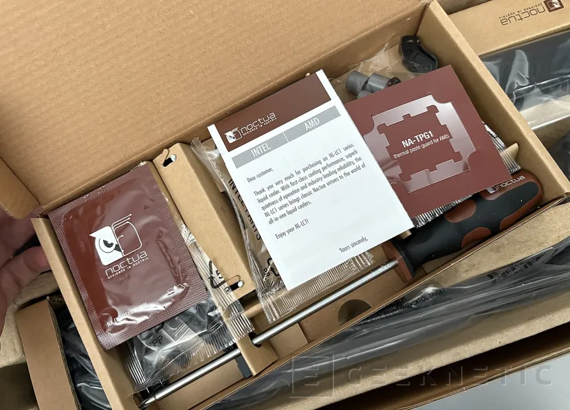 Geeknetic Noctua NL-LC1-36 AIO 360mm Review: Noctua se hace con la corona en AIO gracias a sus ventiladores y a una bomba de impulsión muy cuidada 16