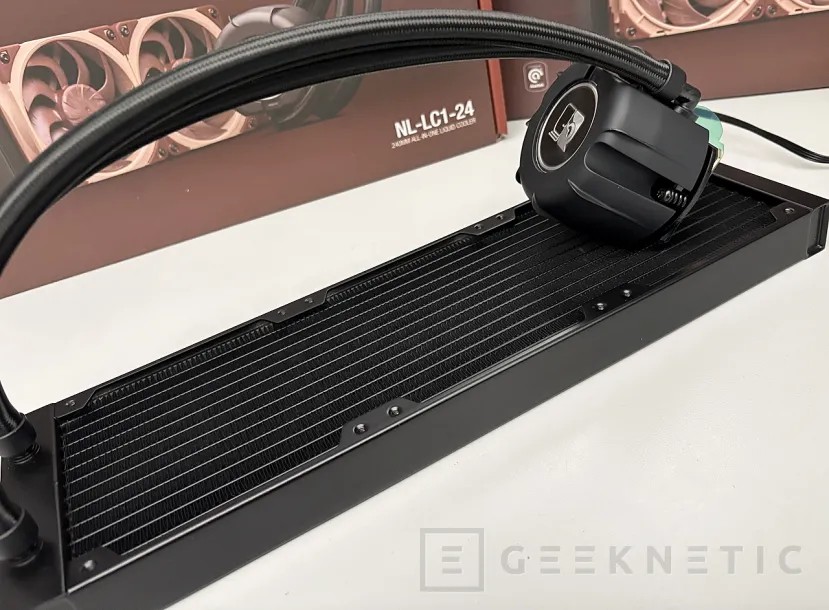 Geeknetic Noctua NL-LC1-36 AIO 360mm Review: Noctua se hace con la corona en AIO gracias a sus ventiladores y a una bomba de impulsión muy cuidada 19