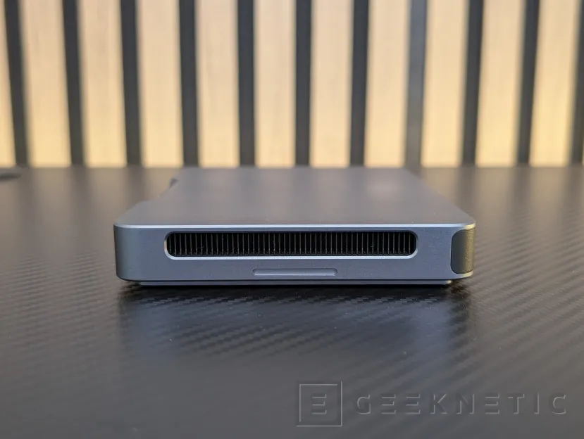 Geeknetic Khadas Mind 2 Review: un mini PC de solo 435 gramos que se transforma en portátil o en un sobremesa con una RTX 5060 Ti 2