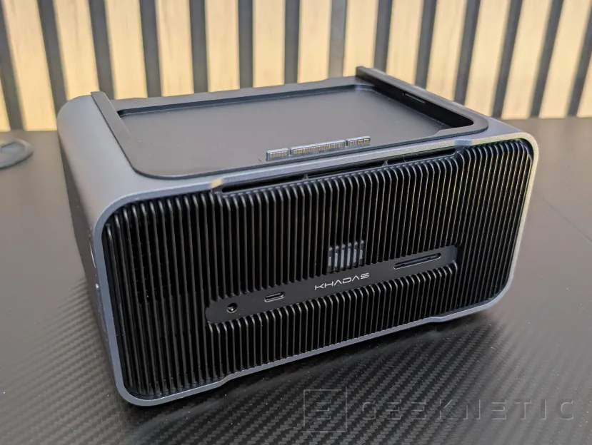 Geeknetic Khadas Mind 2 Review: un mini PC de solo 435 gramos que se transforma en portátil o en un sobremesa con una RTX 5060 Ti 26