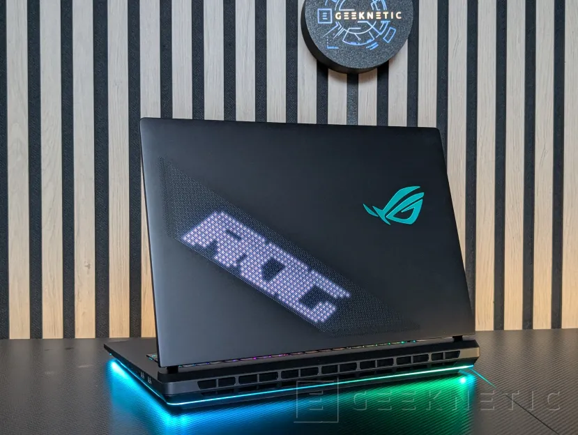 Geeknetic ASUS ROG Strix SCAR 18 (2026) G835LXG Review: El Core Ultra 9 290HX Plus y la RTX 5090 brillan sin limitaciones en el mejor portátil gaming del mundo 56