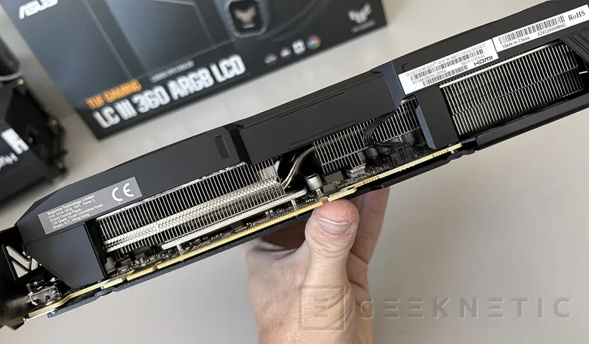 Geeknetic Sapphire AMD Radeon RX 9070 GRE Pulse Review: rendimiento 2k conseguido a base de mas frecuencia de GPU y un excelente sistema de disipación 10