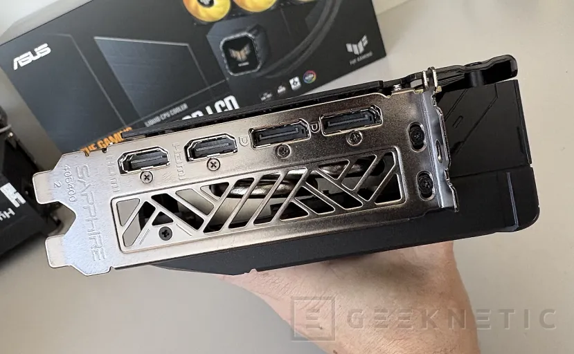 Geeknetic Sapphire AMD Radeon RX 9070 GRE Pulse Review: rendimiento 2k conseguido a base de mas frecuencia de GPU y un excelente sistema de disipación 9