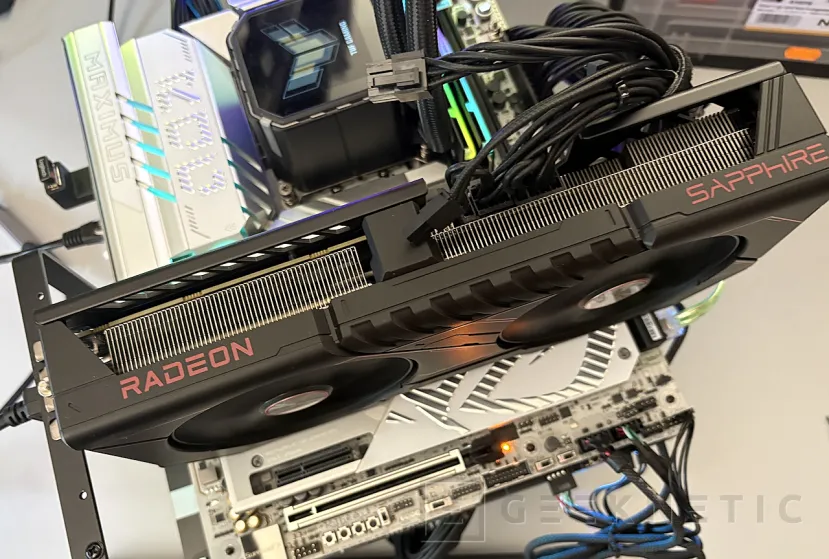 Geeknetic Sapphire AMD Radeon RX 9070 GRE Pulse Review: rendimiento 2k conseguido a base de mas frecuencia de GPU y un excelente sistema de disipación 15