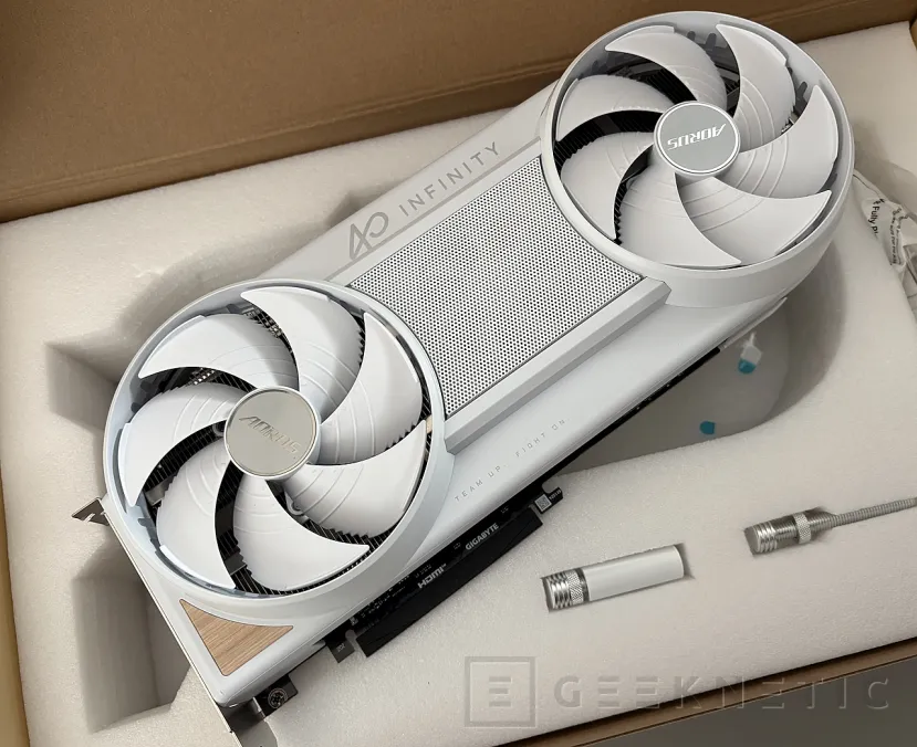 Geeknetic Gigabyte AORUS GeForce RTX 5080 INFINITY WOOD 16G Review: la RTX 5080 más elegante es, a la vez, la más potente de la marca 4