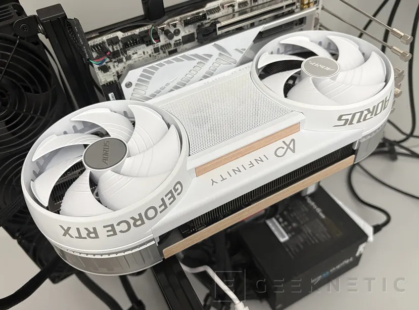 Geeknetic Gigabyte AORUS GeForce RTX 5080 INFINITY WOOD 16G Review: la RTX 5080 más elegante es, a la vez, la más potente de la marca 66