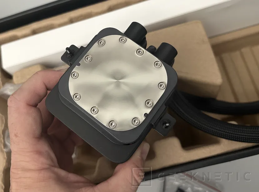 Geeknetic Be quiet! Light Loop IO LCD 360mm Review, magnífica gestión centralizada con una espectacular pantalla circular 10