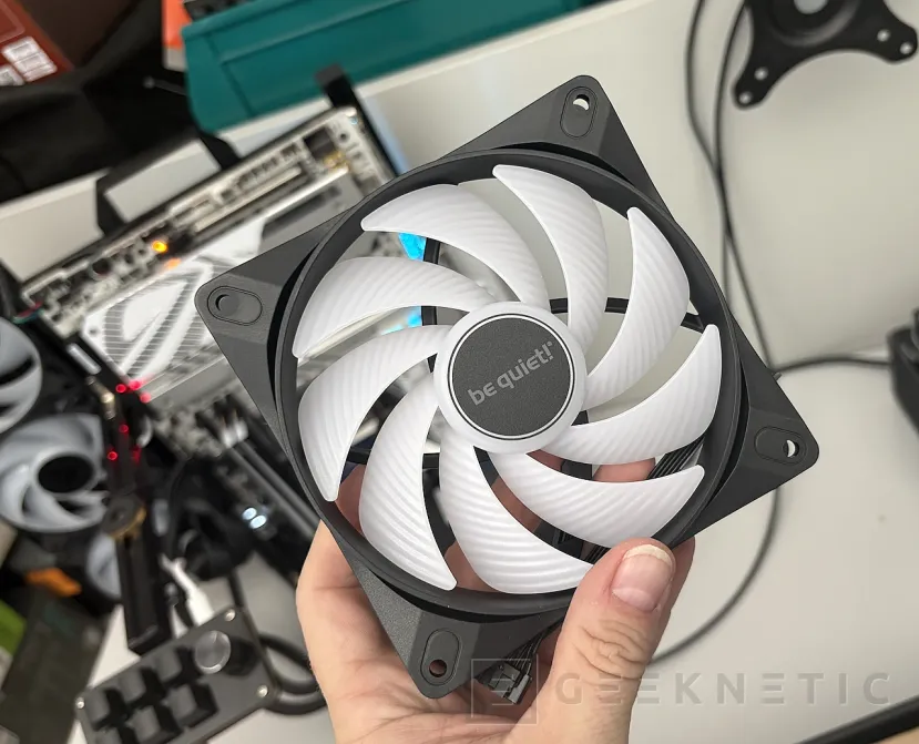 Geeknetic Be quiet! Light Loop IO LCD 360mm Review, magnífica gestión centralizada con una espectacular pantalla circular 13