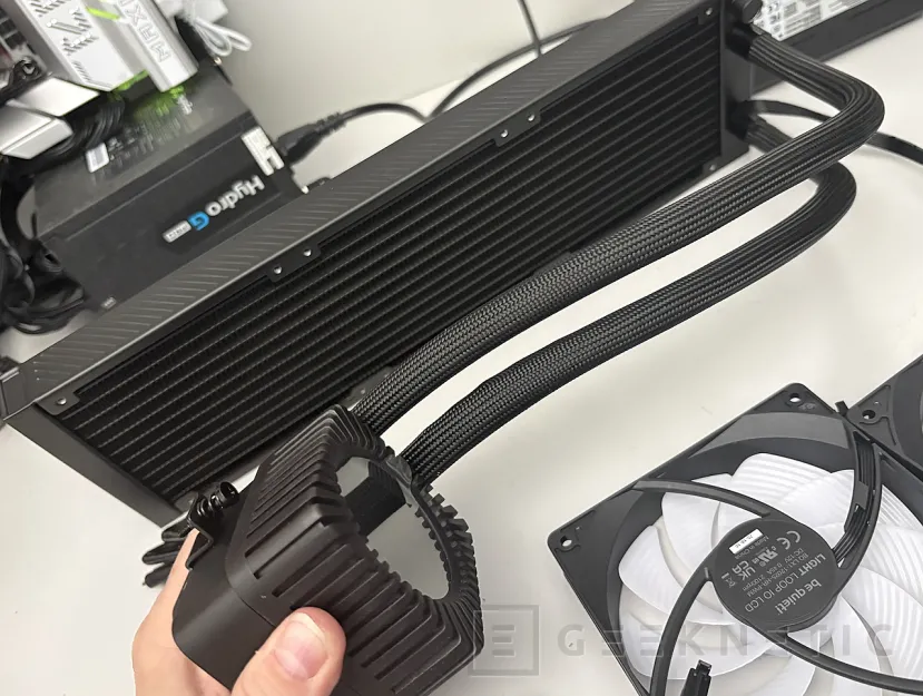 Geeknetic Be quiet! Light Loop IO LCD 360mm Review, magnífica gestión centralizada con una espectacular pantalla circular 21