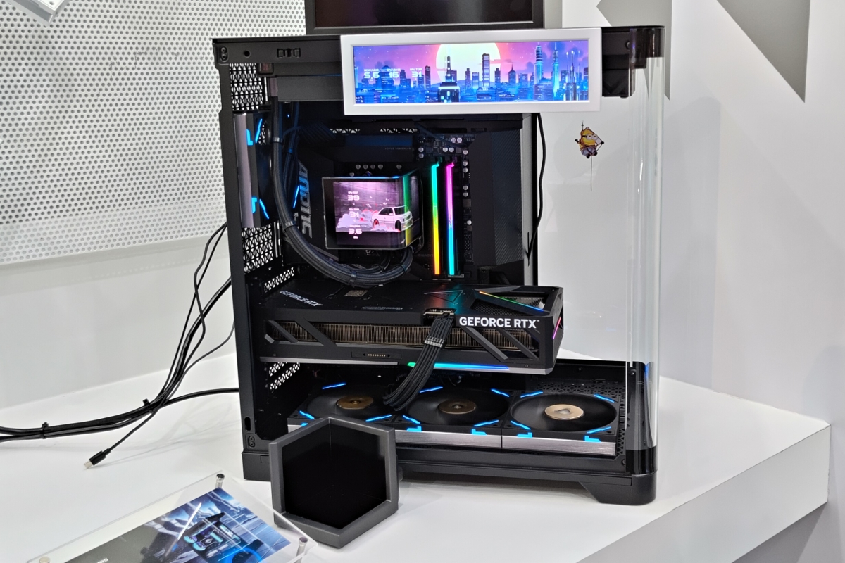 TCOMAS estrena en Gamescom la AIO Gold Limited Edition y el PC Project Infinity