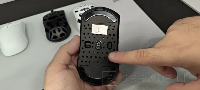 Geeknetic Corsair muestra los SABRE V3 PRO en Gamescom con sensor MARKSMAN X de 42.000 DPI 2