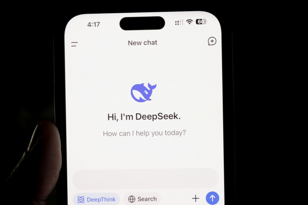 DeepSeek sube los precios de su API tras colapsar su infraestructura de 20.000 GPU por un pico de demanda