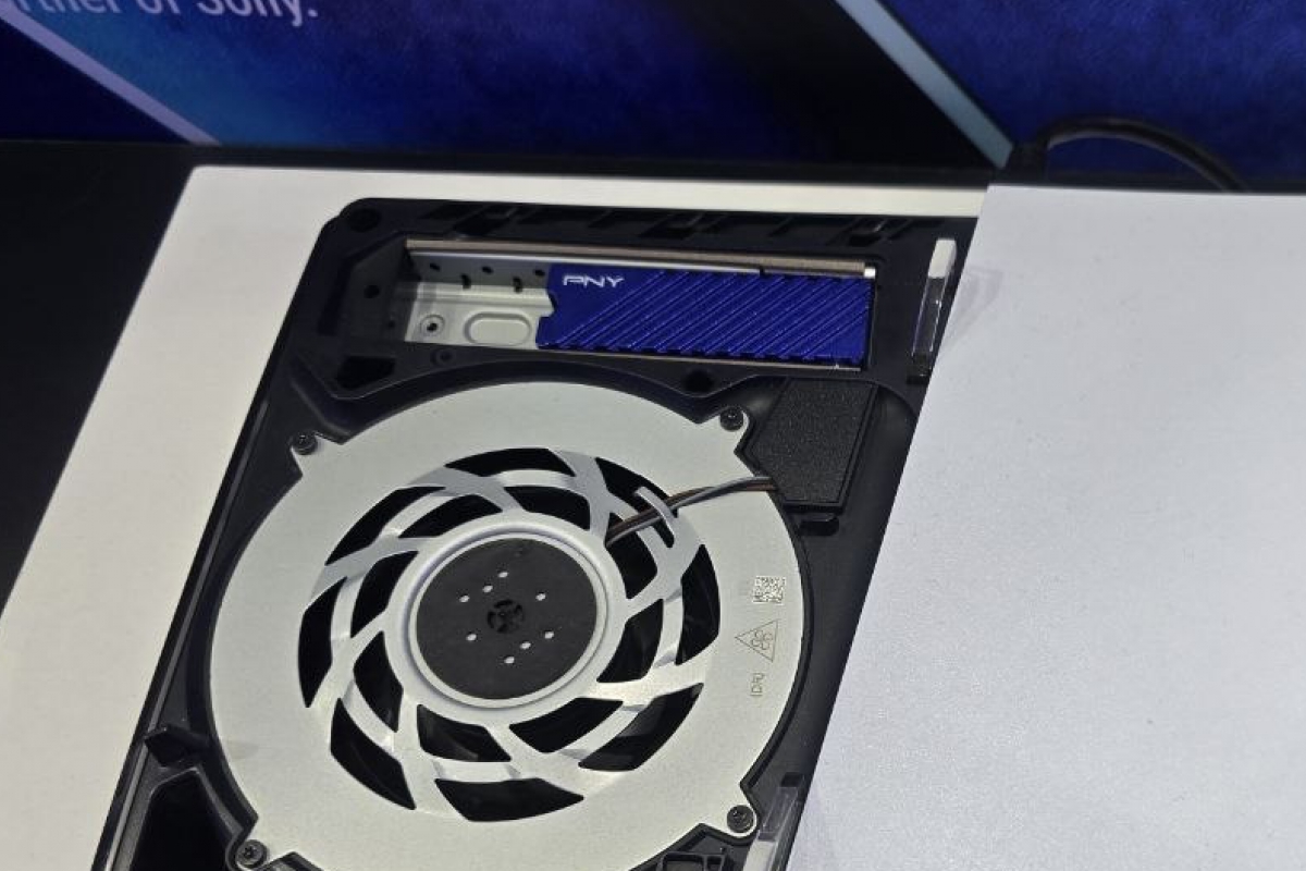 PNY lanza el nuevo SSD CS2341 de 1 TB con disipador en color azul para ampliar el almacenamiento de PS5
