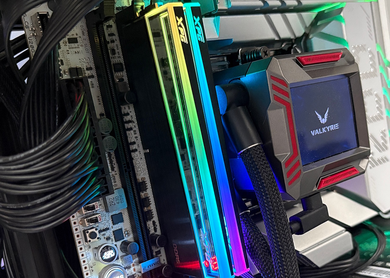 XPG NOVAKEY RGB DDR5 6000 C30 Review: Diseño Infinity Mirror y hasta 6800 MT/s sin tocar voltajes