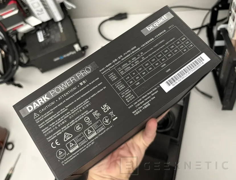 Geeknetic be quiet! Dark Power Pro 14 IO 1600W Review, Titanium, aluminio y control total con IO Center 6