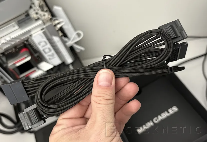 Geeknetic be quiet! Dark Power Pro 14 IO 1600W Review, Titanium, aluminio y control total con IO Center 18