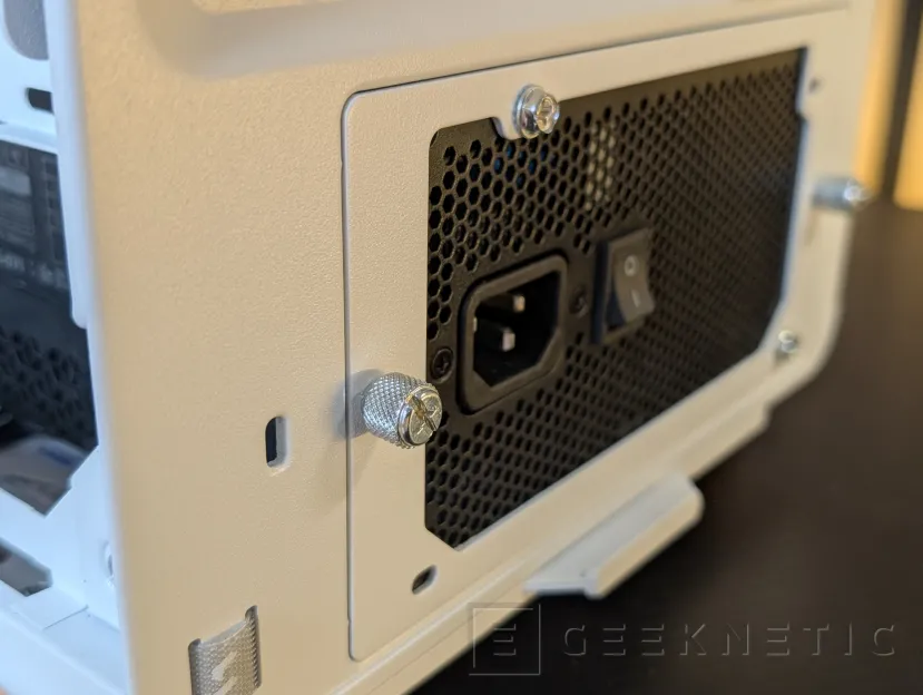 Geeknetic Fractal Design Summit Review: madera de roble curvada, mucho espacio y un montaje sorprendentemente cómodo 16