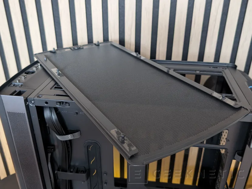 Geeknetic Fractal Design Define One Review: la caja pensada para quienes prefieren el silencio y la elegancia antes que las luces 13