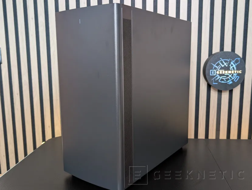 Geeknetic Fractal Design Define One Review: la caja pensada para quienes prefieren el silencio y la elegancia antes que las luces 3