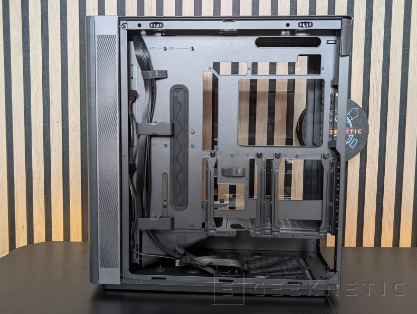 Geeknetic Fractal Design Define One Review: la caja pensada para quienes prefieren el silencio y la elegancia antes que las luces 9