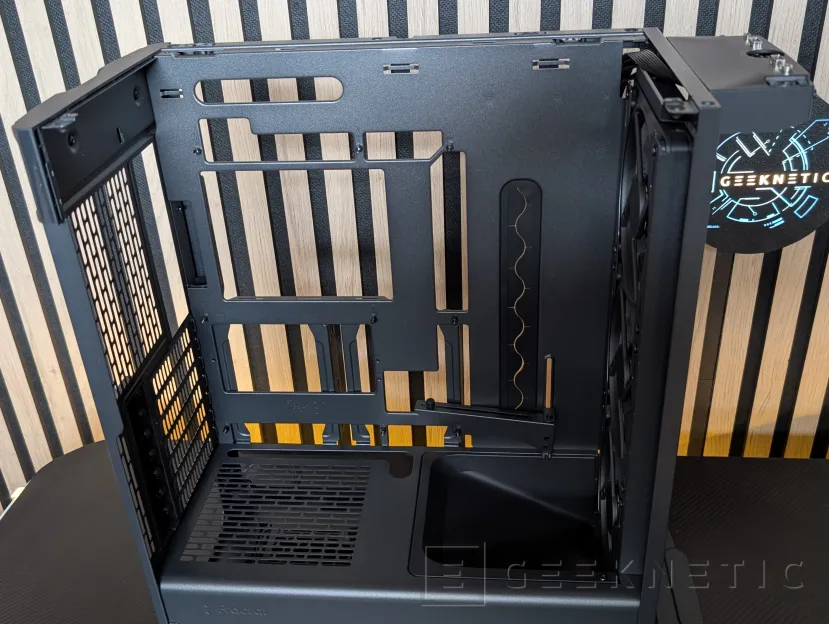 Geeknetic Fractal Design Define One Review: la caja pensada para quienes prefieren el silencio y la elegancia antes que las luces 15
