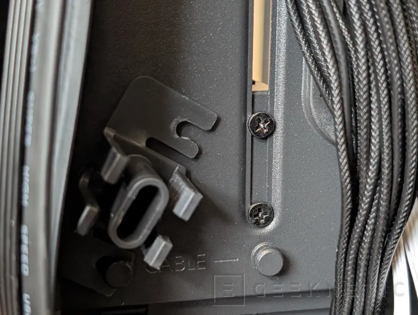 Geeknetic Fractal Design Define One Review: la caja pensada para quienes prefieren el silencio y la elegancia antes que las luces 24