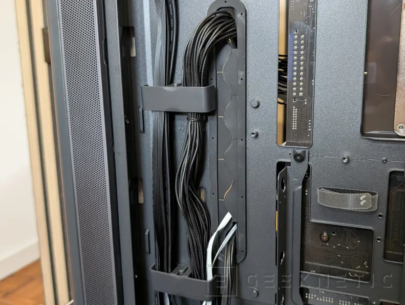 Geeknetic Fractal Design Define One Review: la caja pensada para quienes prefieren el silencio y la elegancia antes que las luces 26