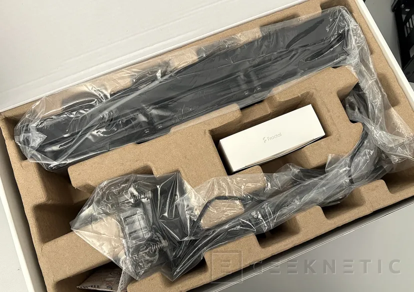 Geeknetic Fractal Design Radius 360 RGB Review, espectacular ARGB y Adjust Pro en un kit accesible 3
