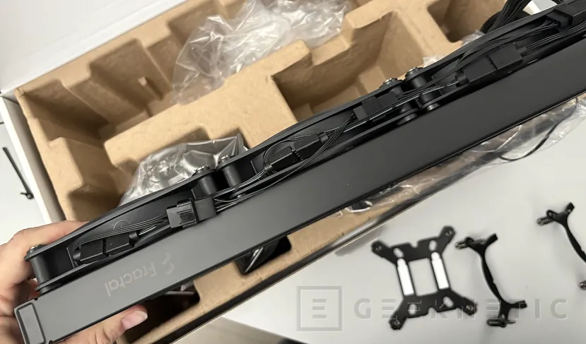 Geeknetic Fractal Design Radius 360 RGB Review, espectacular ARGB y Adjust Pro en un kit accesible 4