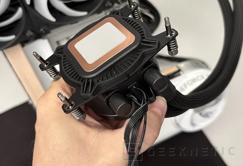 Geeknetic Fractal Design Radius 360 RGB Review, espectacular ARGB y Adjust Pro en un kit accesible 9