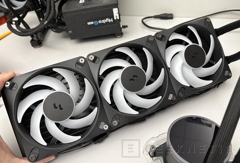 Geeknetic Fractal Design Radius 360 RGB Review, espectacular ARGB y Adjust Pro en un kit accesible 11