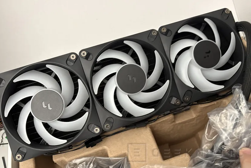 Geeknetic Fractal Design Radius 360 RGB Review, espectacular ARGB y Adjust Pro en un kit accesible 10
