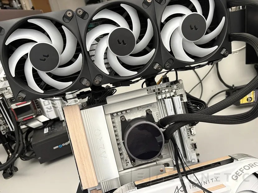 Geeknetic Fractal Design Radius 360 RGB Review, espectacular ARGB y Adjust Pro en un kit accesible 16