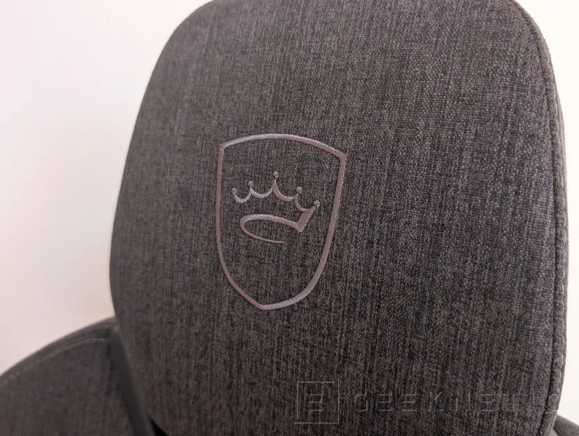 Geeknetic noblechairs AURA TX Antracita Review: gran ergonomía y un ajuste lumbar de primer nivel en un modelo inusualmente bajo para su categoría 13
