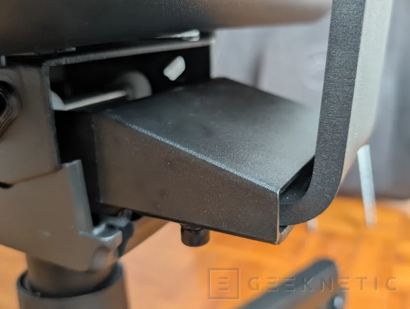 Geeknetic noblechairs AURA TX Antracita Review: gran ergonomía y un ajuste lumbar de primer nivel en un modelo inusualmente bajo para su categoría 10