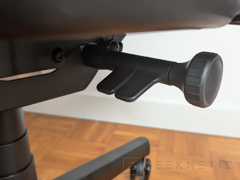 Geeknetic noblechairs AURA TX Antracita Review: gran ergonomía y un ajuste lumbar de primer nivel en un modelo inusualmente bajo para su categoría 15