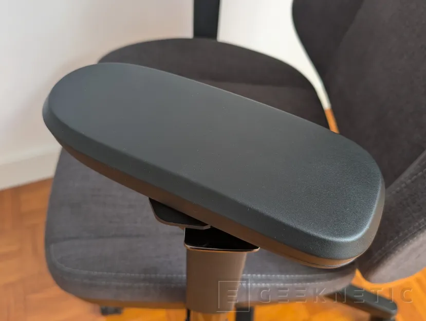 Geeknetic noblechairs AURA TX Antracita Review: gran ergonomía y un ajuste lumbar de primer nivel en un modelo inusualmente bajo para su categoría 22