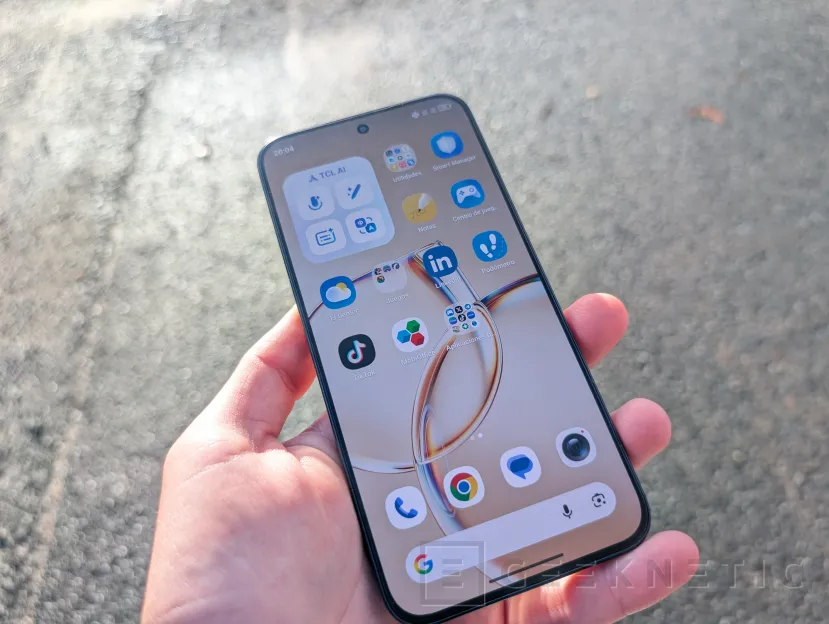 Geeknetic TCL P80 Ultra Review: eine spektakuläre Bildschirmqualität und eine Premium-Verarbeitung, mit einem Prozessor, der der Aufgabe nicht gerecht wird 8