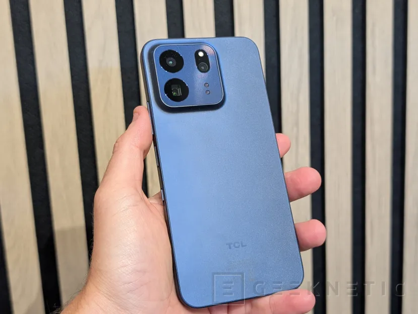 Geeknetic TCL P80 Ultra Review: eine spektakuläre Bildschirmqualität und eine Premium-Verarbeitung, mit einem Prozessor, der der Aufgabe nicht gerecht wird 73