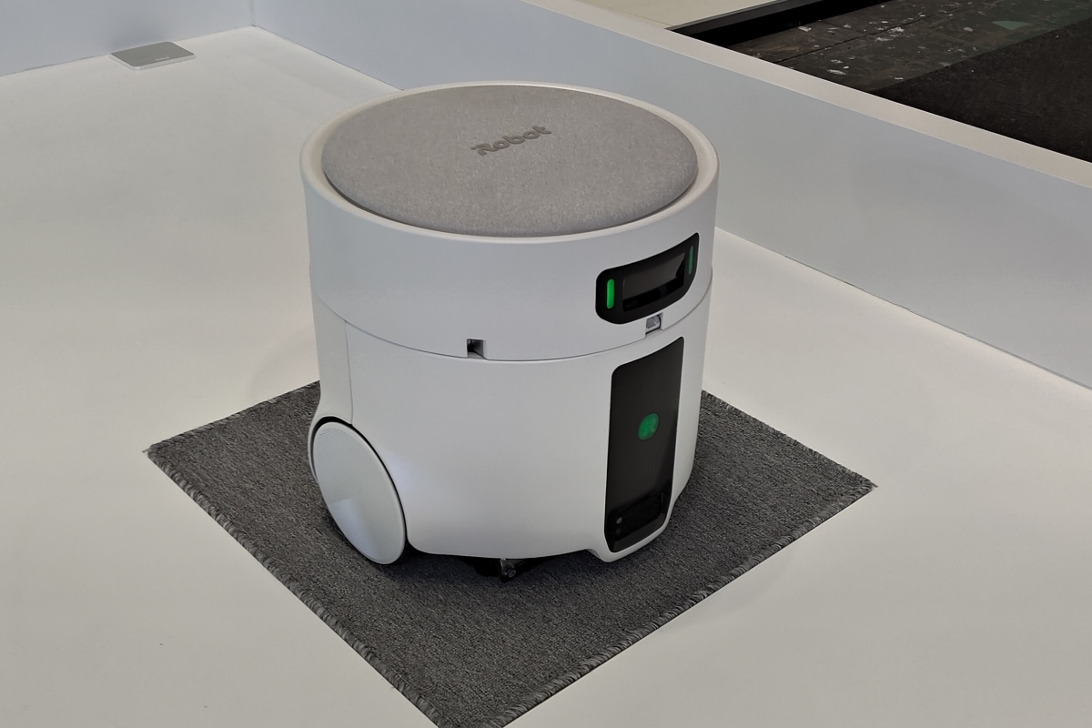 iRobot Roomba Duo transporta un segundo robot para limpiar debajo de los muebles
