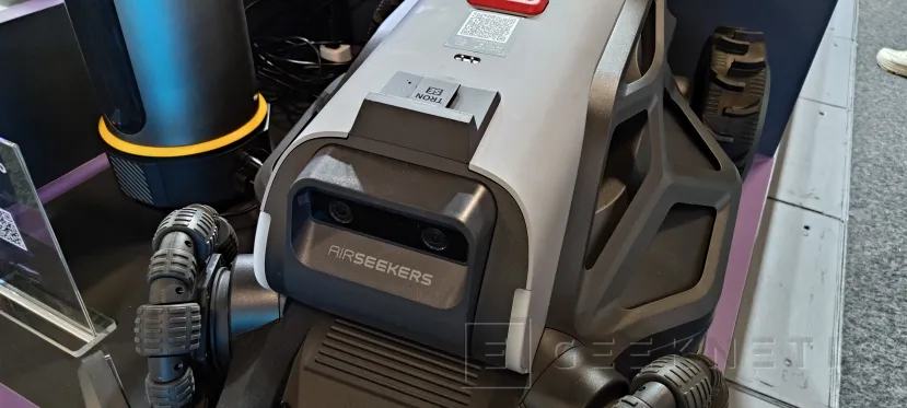 Geeknetic Así es el Airseekers ARANIX, el robot cortacésped con cuatro ruedas de giro independiente que supera pendientes del 85% 3