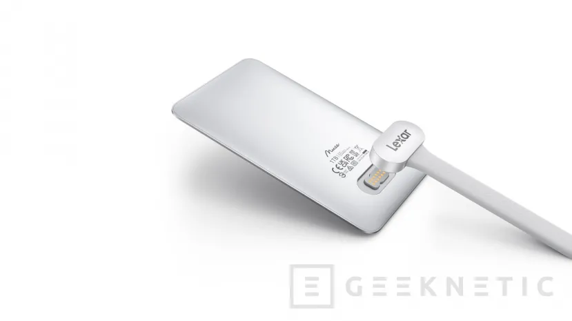 Geeknetic Este es "el SSD portátil más fino del mundo" según Lexar: llega el Muse Ultra-Slim Portable con solo 3,8 mm de grosor 2