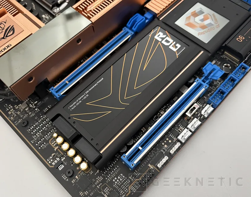 Geeknetic ASUS ROG CROSSHAIR 2006 13